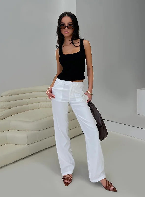 Fashion-forward Women's Clothing Stelline Cargo Pants White