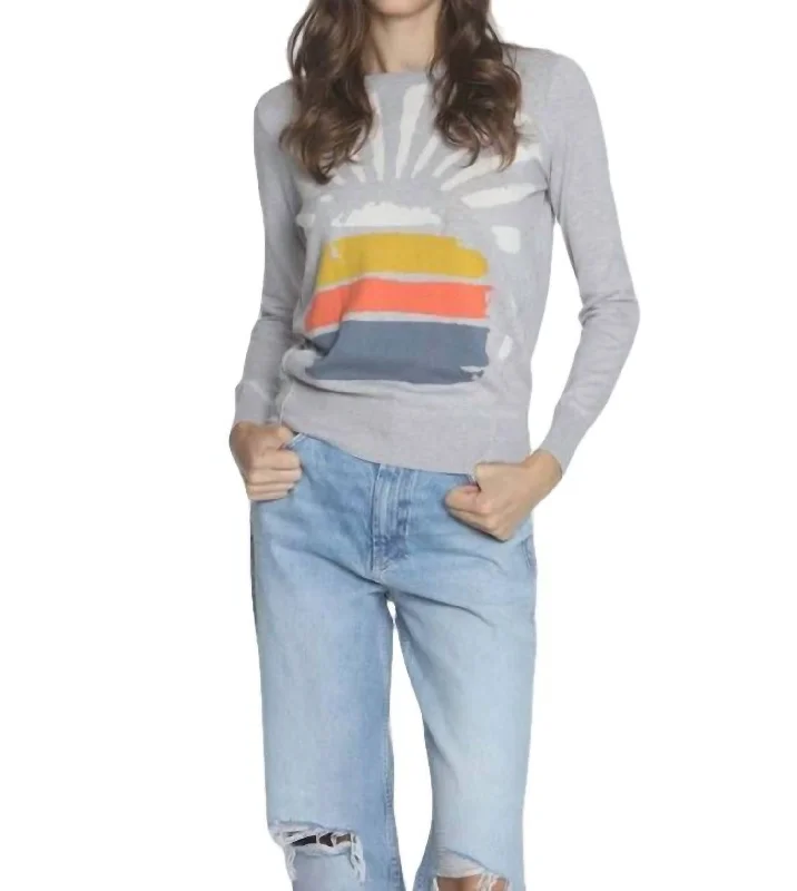 Stylish Basics Sunburst Crew Top In Fog Multi