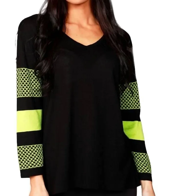 Feminine Dresses for Women in Bold Prints 3/4 Sleeve V-Neck Sweater In Black/kiwi