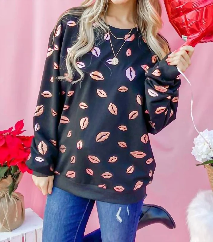 Effortless Chic Apparel Kiss Pink Foil Allover Print Pullover Sweatshirts In Black